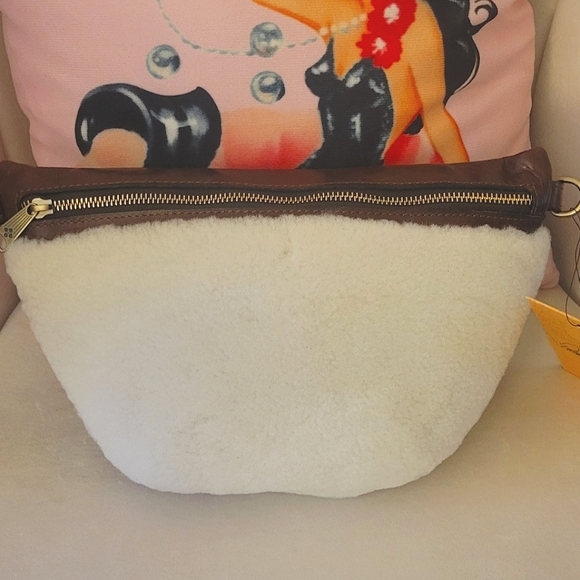 NWT Patricia Nash Sherpa Tinchi Belt Sling Bag - Picture 3 of 4